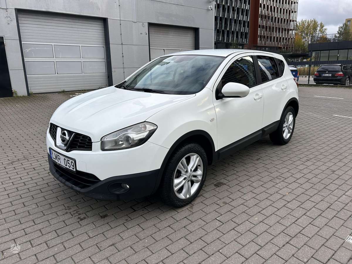 Nissan Qashqai 2011 — салон