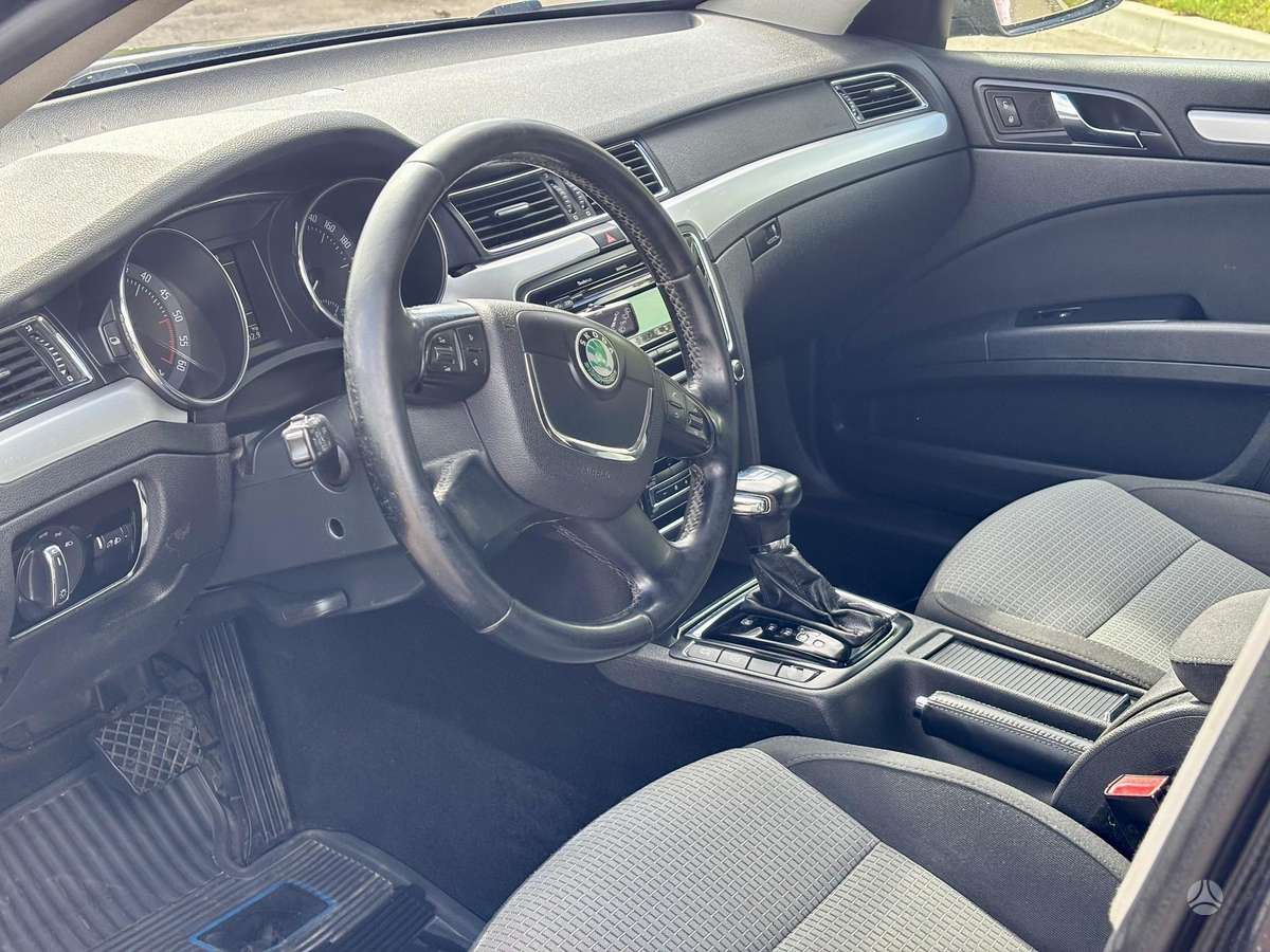 Skoda Superb 2011 — photo 11