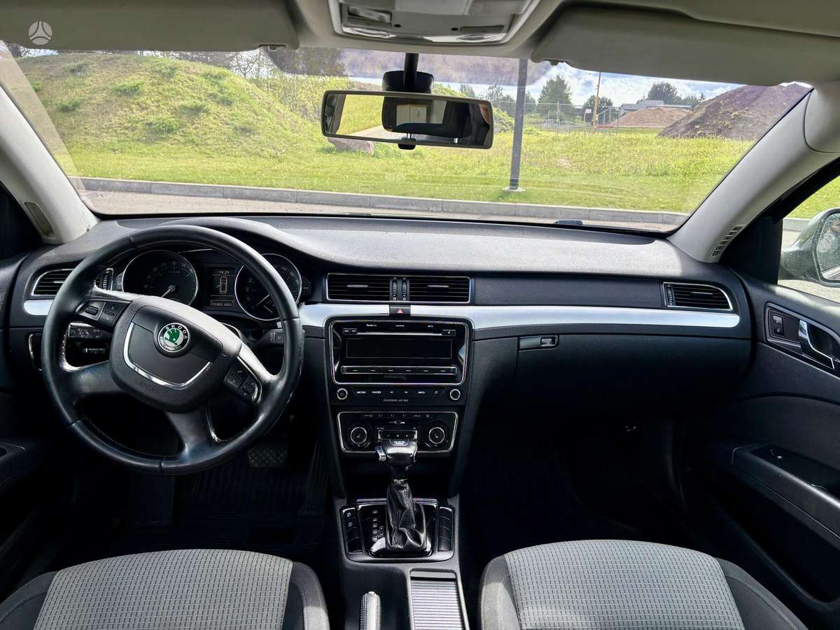 Skoda Superb 2011 — photo 12