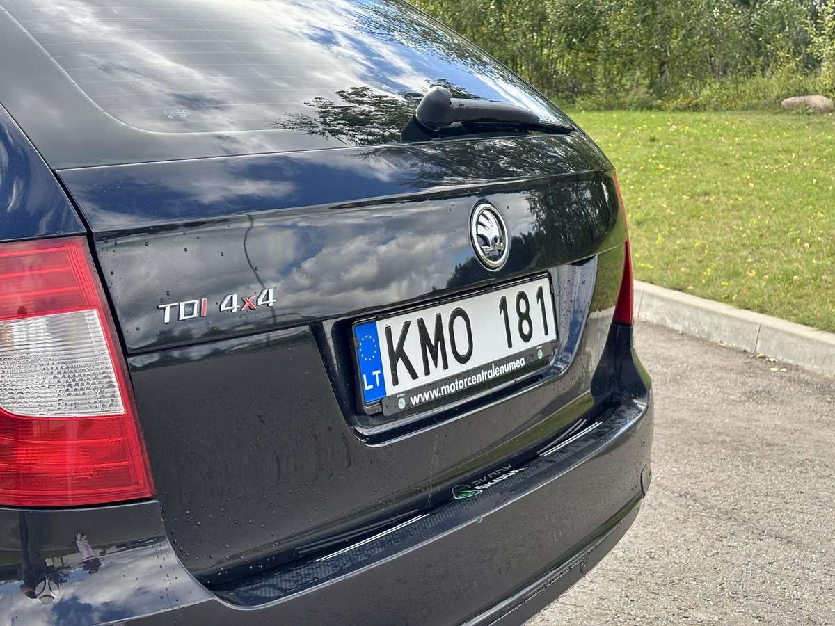 Skoda Superb 2011 — photo 5