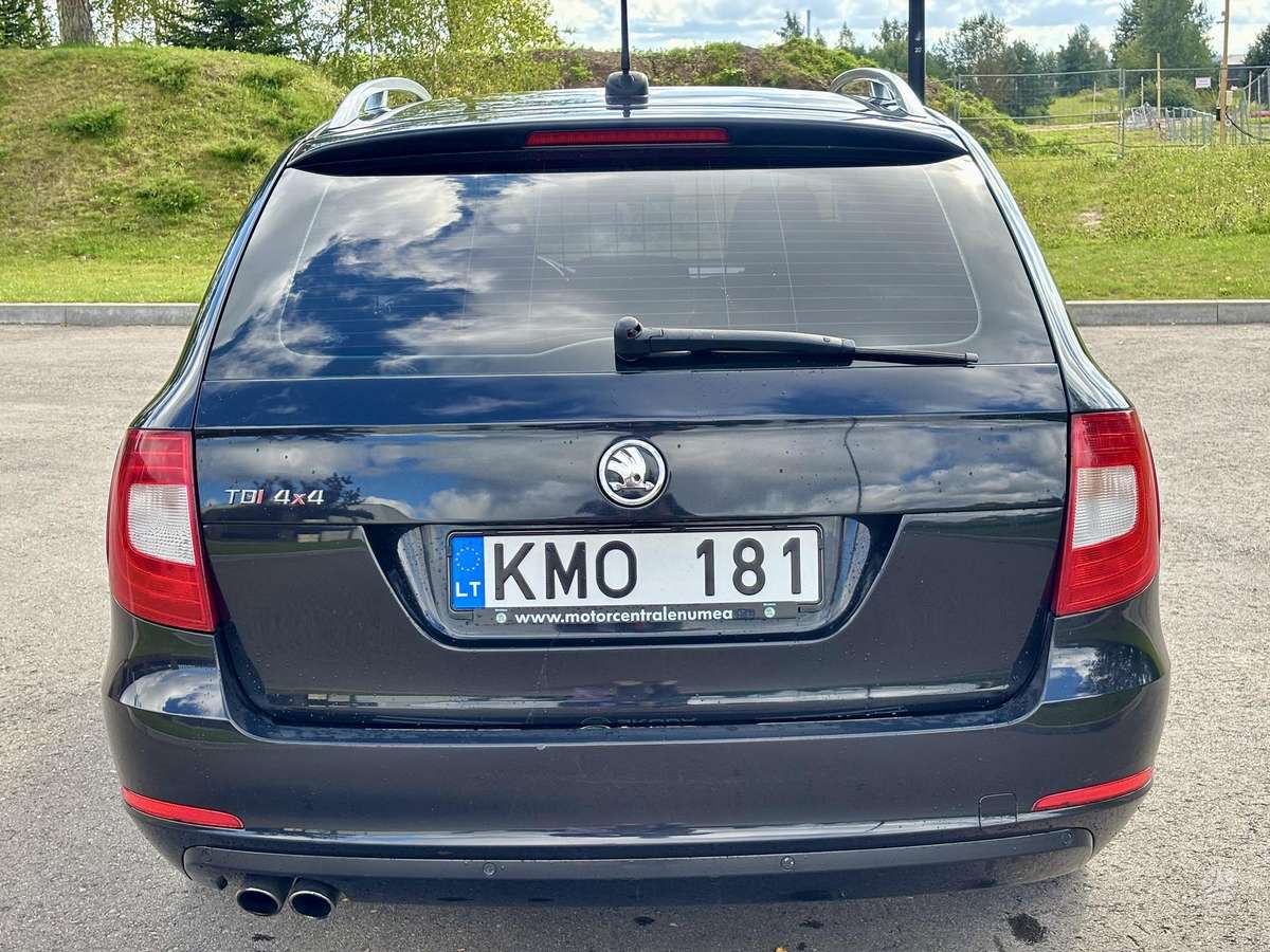 Skoda Superb 2011 — photo 6