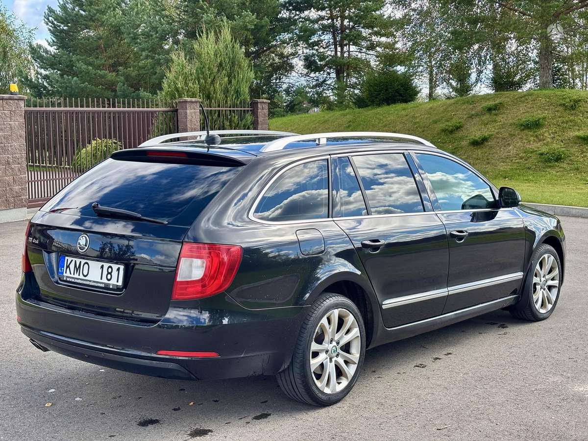 Skoda Superb 2011 — photo 7