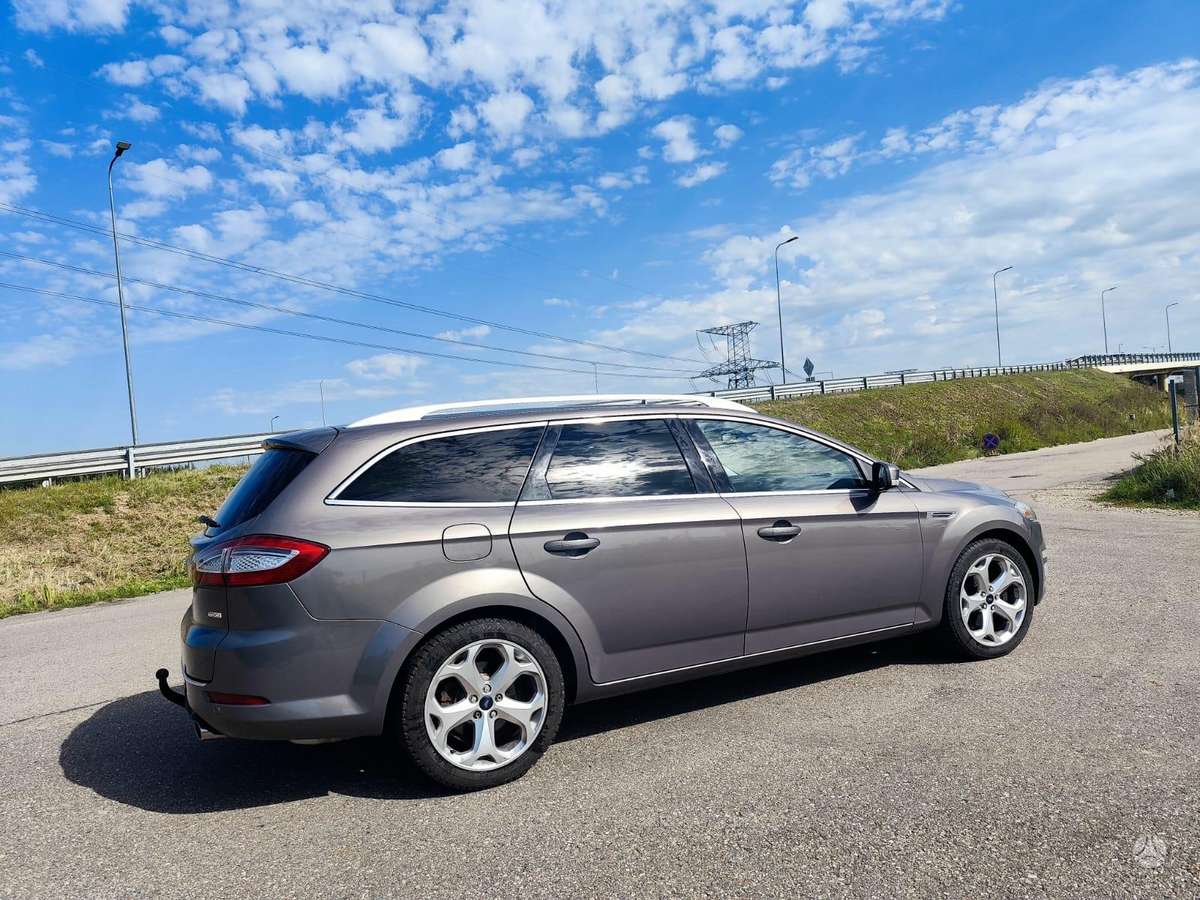 Ford Mondeo 2010 — photo 17