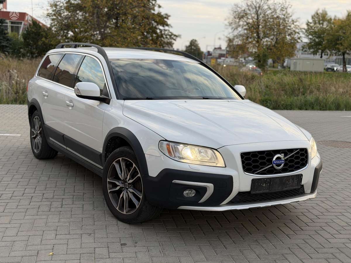 Volvo XC70 2014 — rear view