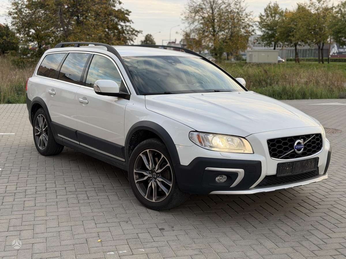 Volvo XC70 2014 — interior