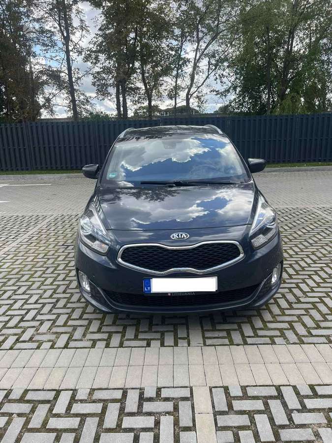 Kia Carens 2014 — rear view