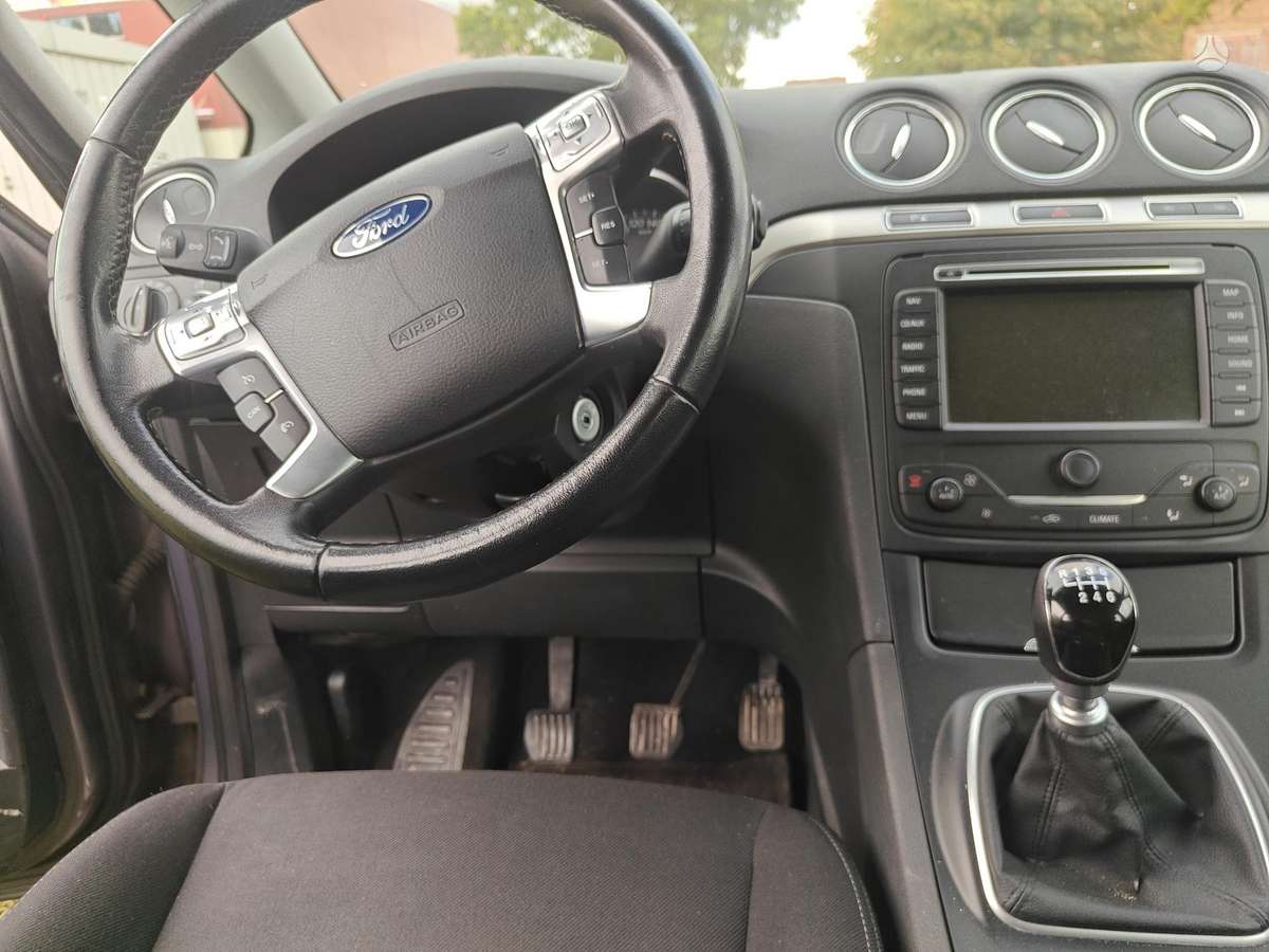 Ford Galaxy 2015 — фото 10