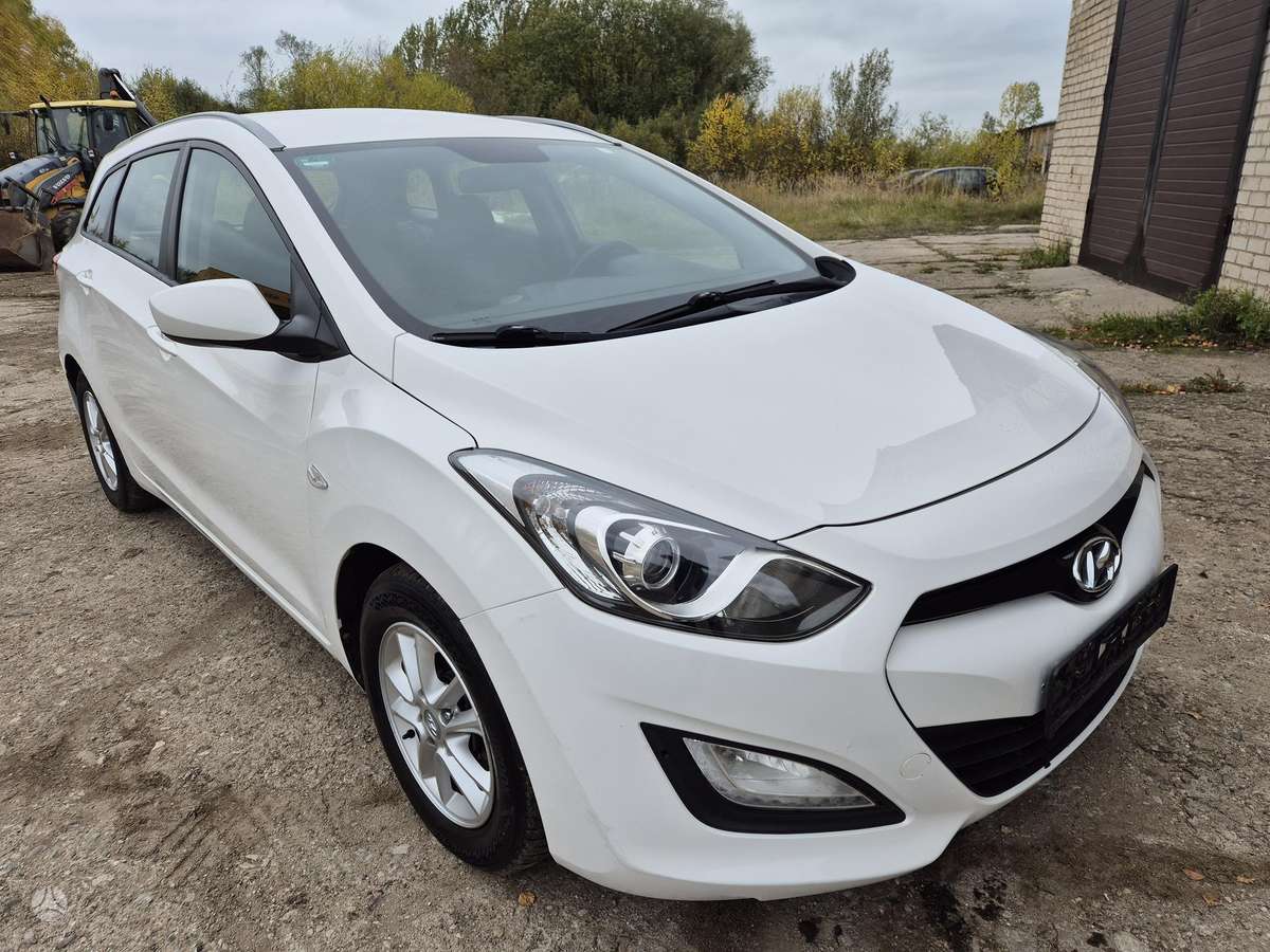 Hyundai i30 2013 — вигляд ззаду