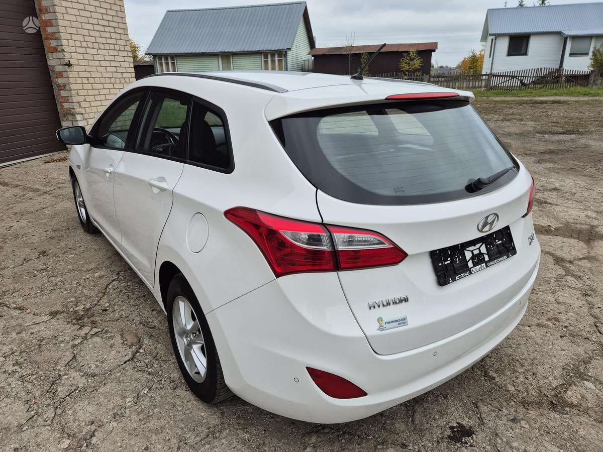 Hyundai i30 2013 — салон