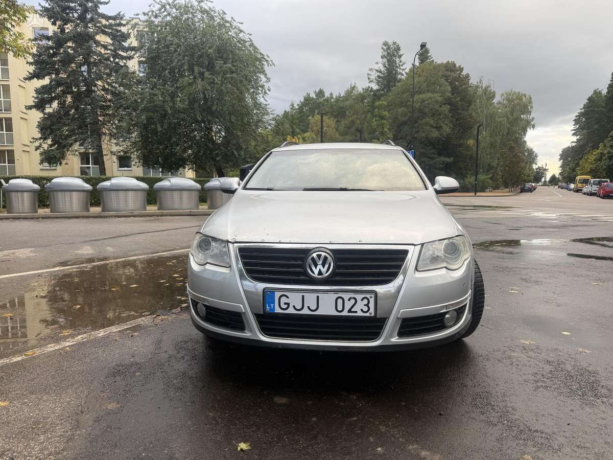 Volkswagen Passat 2006 — rear view