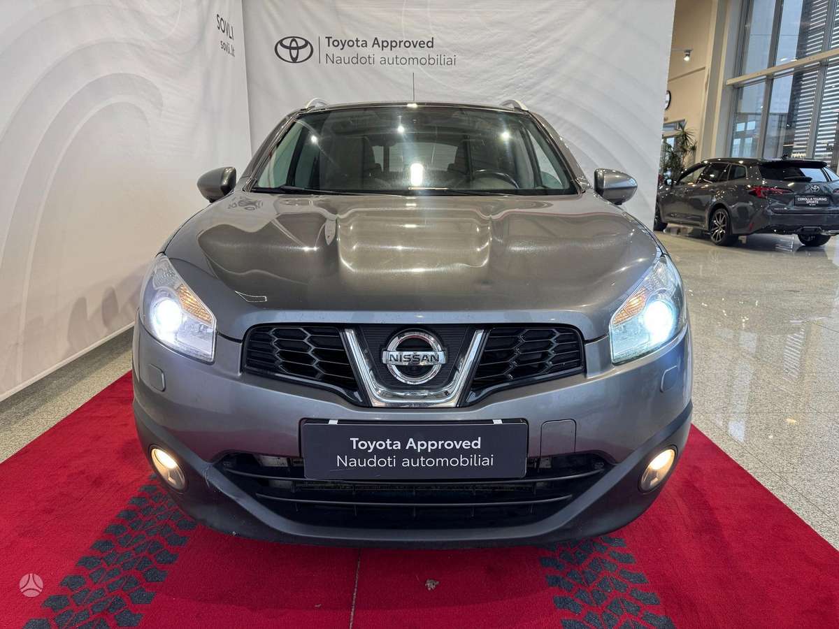 Nissan Qashqai 2014 — interior