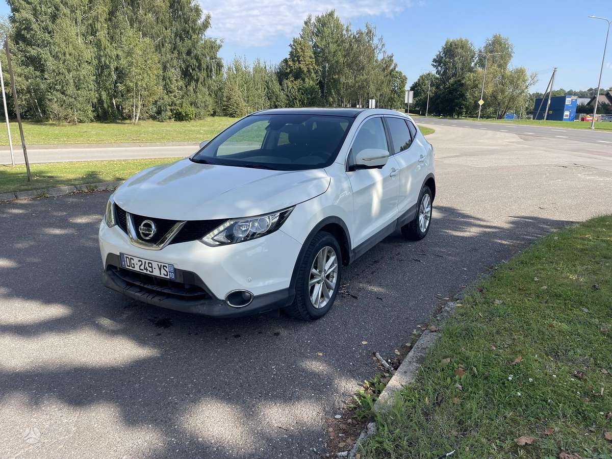 Nissan Qashqai 2014 — rear view