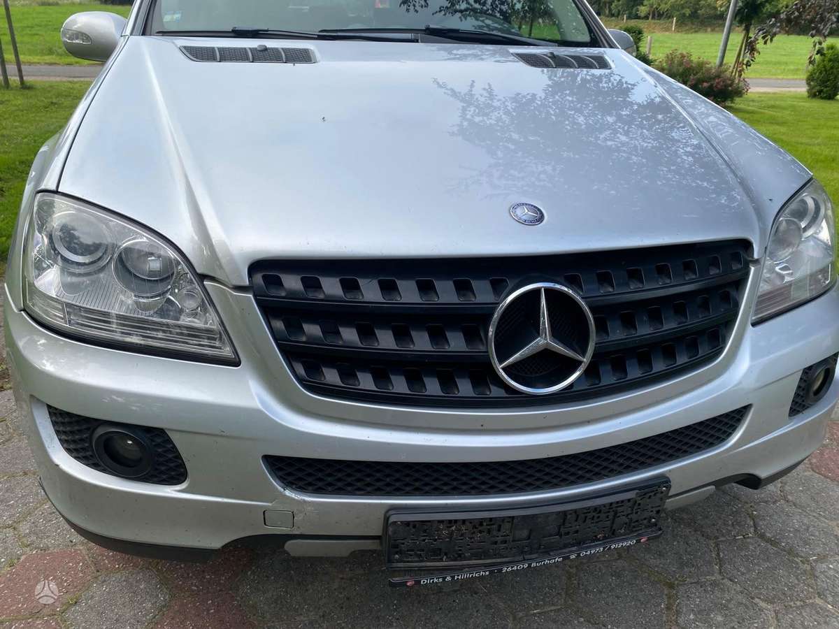 Mercedes-Benz ML280 2007 — rear view