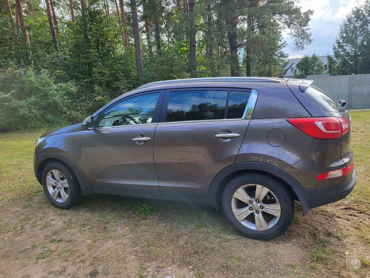 Kia Sportage 2011 — салон