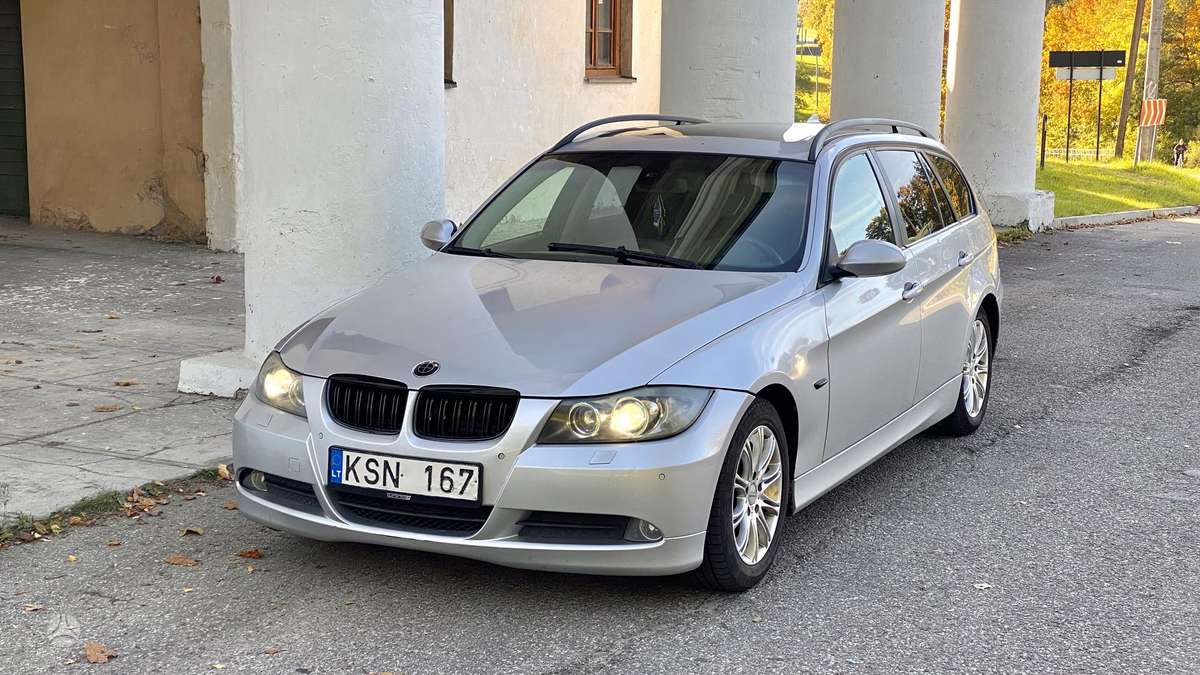 BMW 320 2006 — вигляд ззаду
