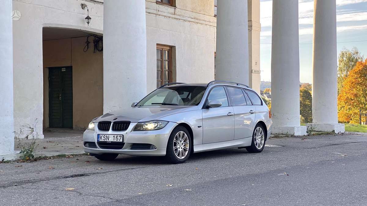 BMW 320 2006 — салон