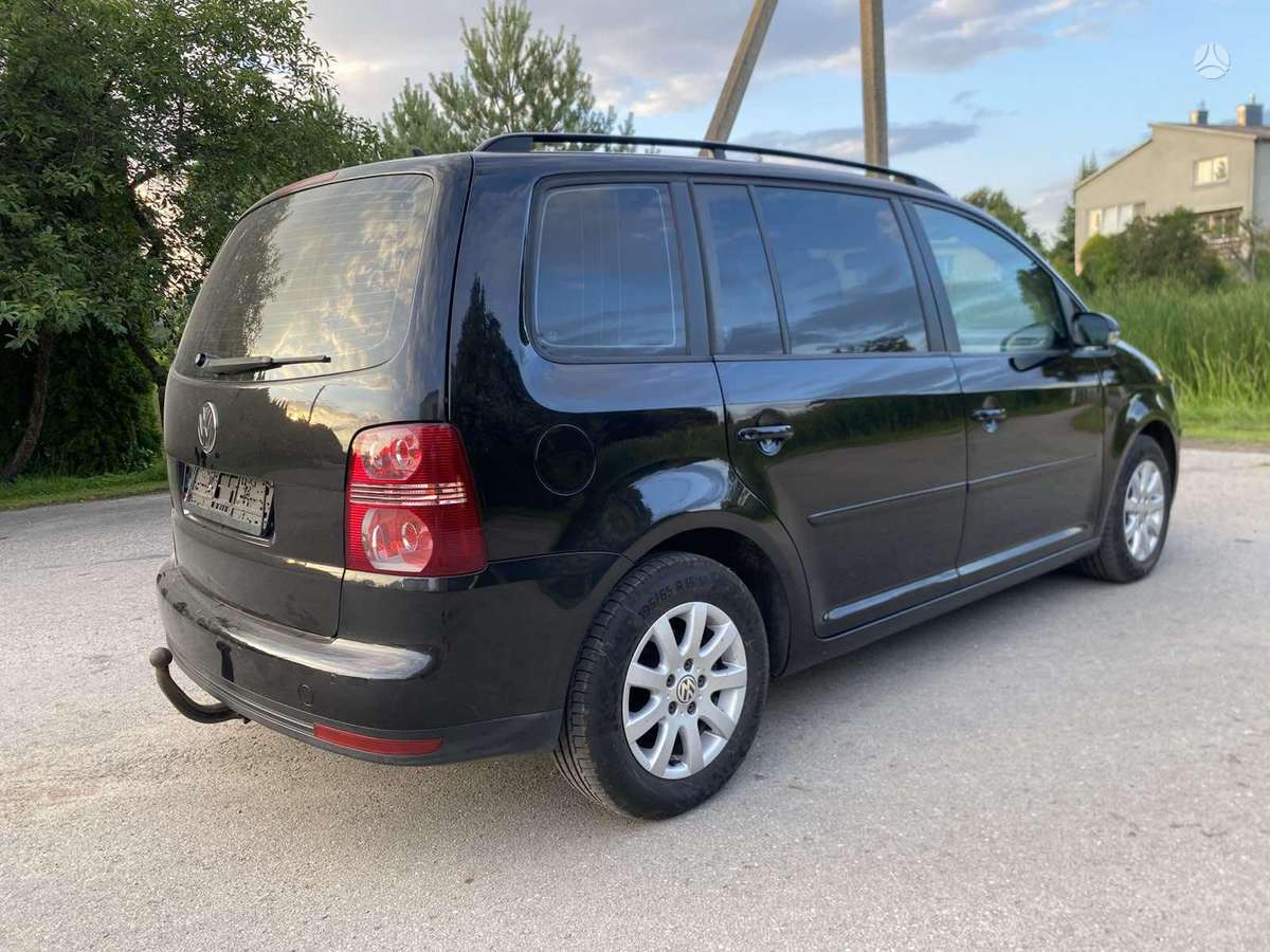 Volkswagen Touran 2008 — салон