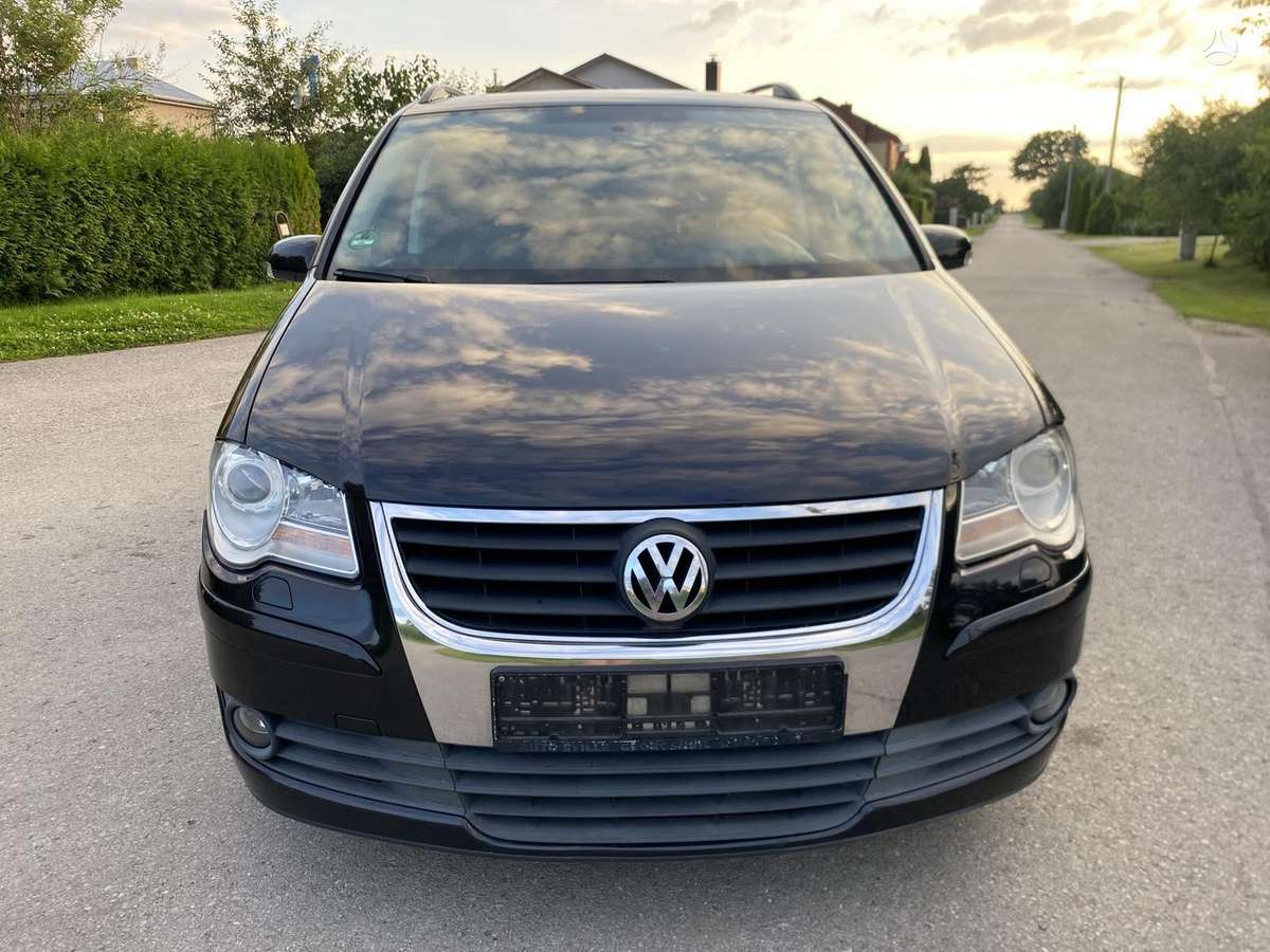 Volkswagen Touran 2008 — двигун 1968 cm³, 140 HP (103kW)