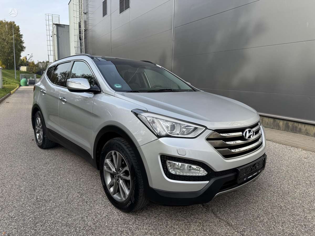 Hyundai Santa 2012 — rear view