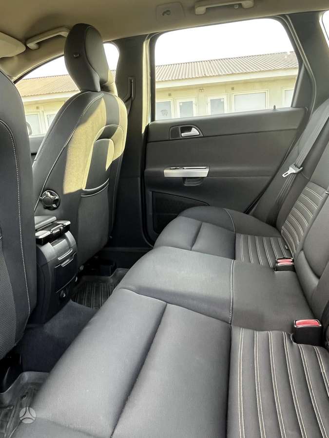 Volvo V50 2009 — photo 10