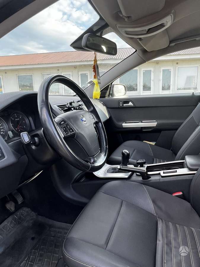 Volvo V50 2009 — photo 8