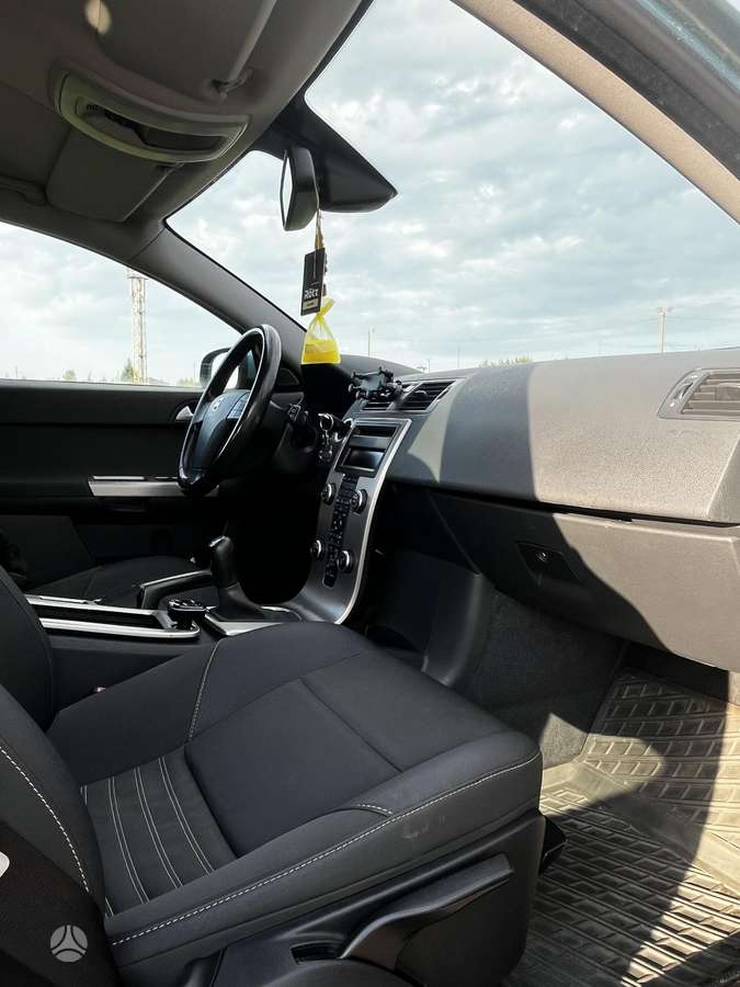 Volvo V50 2009 — photo 9