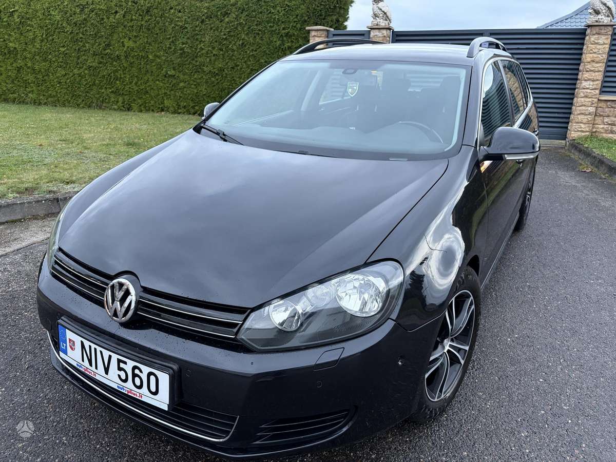 Volkswagen Golf 2010 — rear view