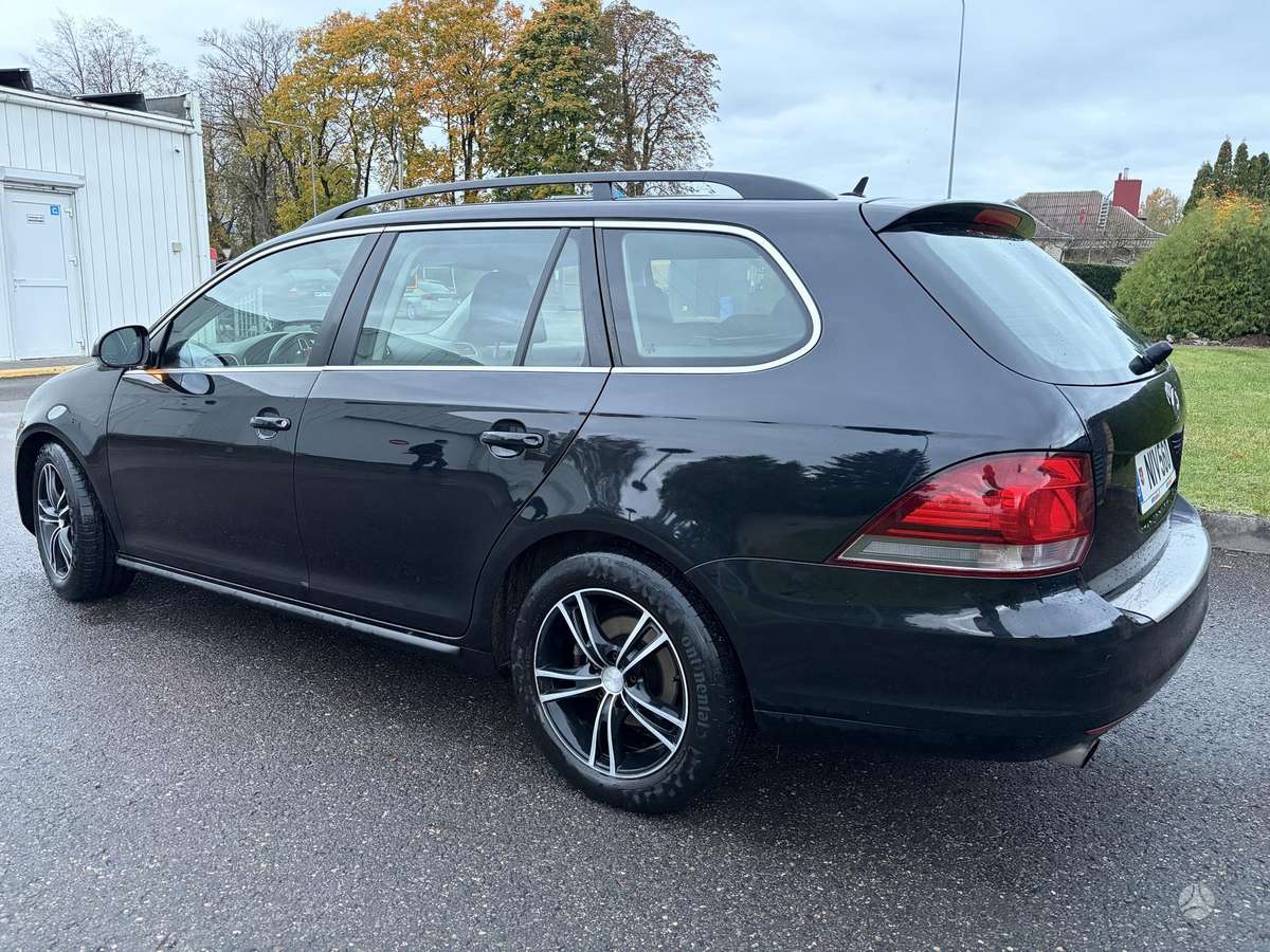 Volkswagen Golf 2010 — engine 1598 cm³, 105 HP (77kW)