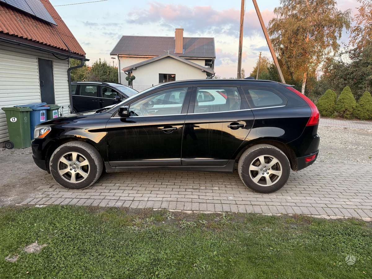 Volvo XC60 2009 — салон