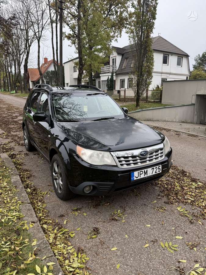 Subaru Forester 2011 — вигляд ззаду