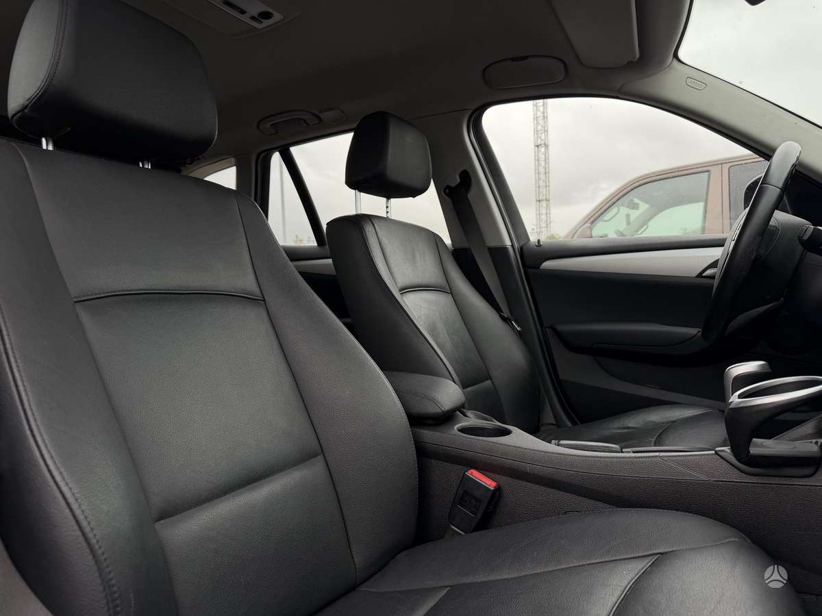 BMW X1 2010 — photo 16