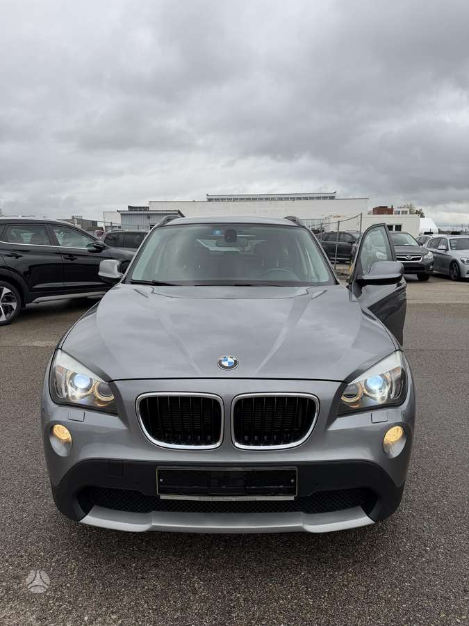 BMW X1 2010 — rear view