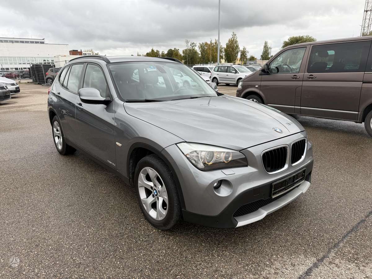 BMW X1 2010 — interior