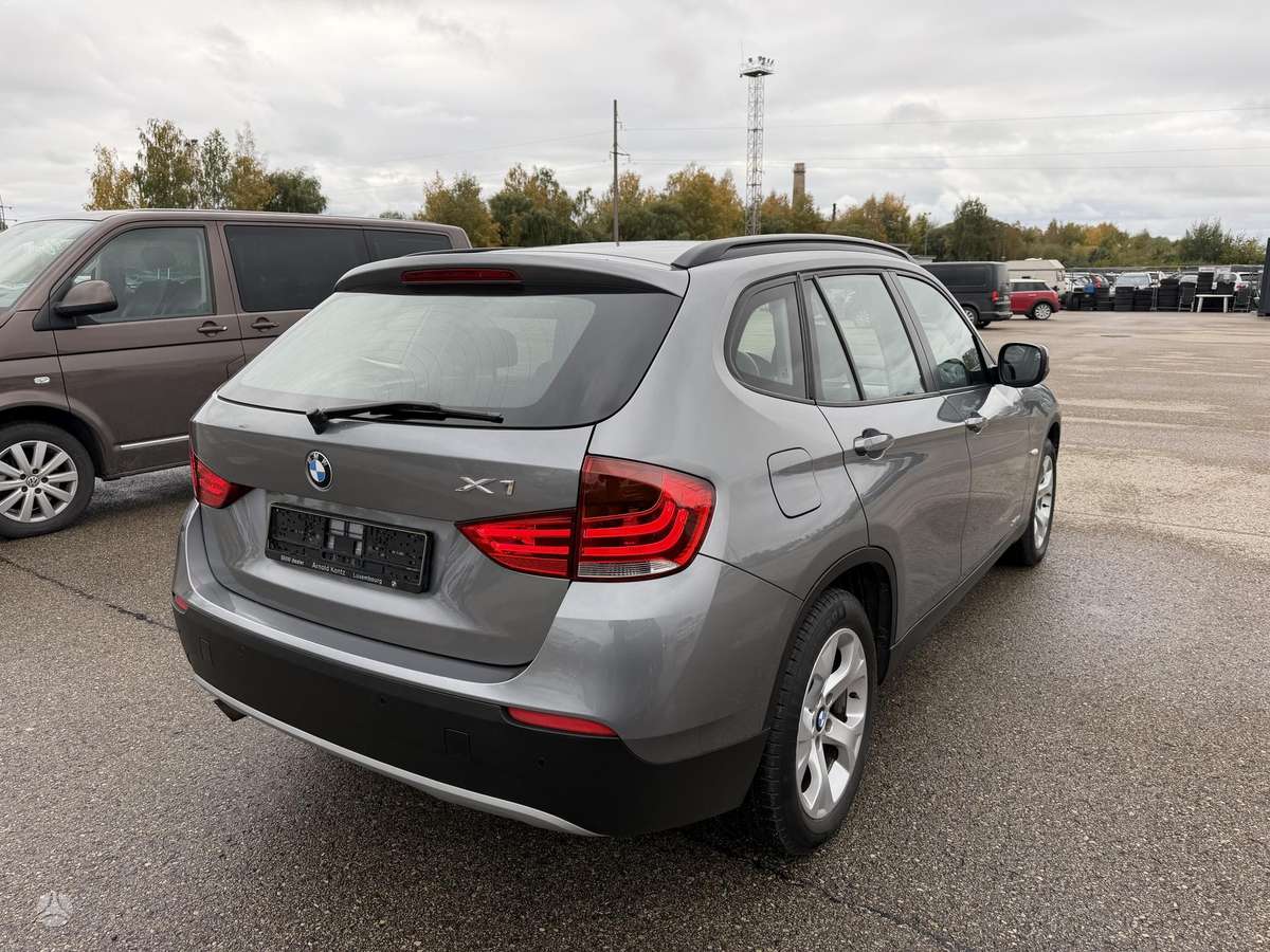 BMW X1 2010 — engine 1995 cm³, 143 HP (105kW)