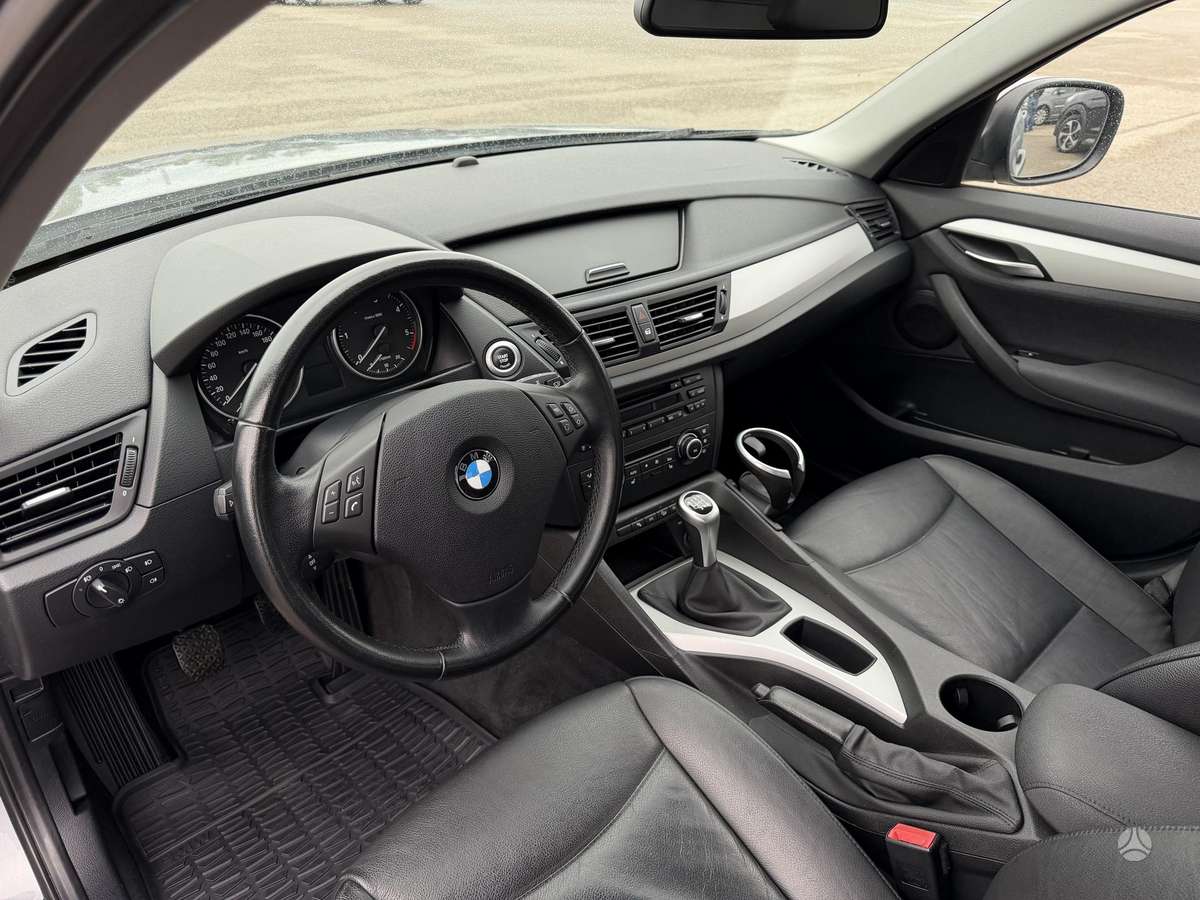 BMW X1 2010 — photo 8