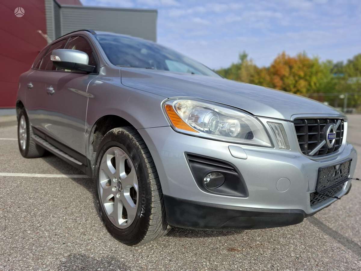 Volvo XC60 2009 — салон