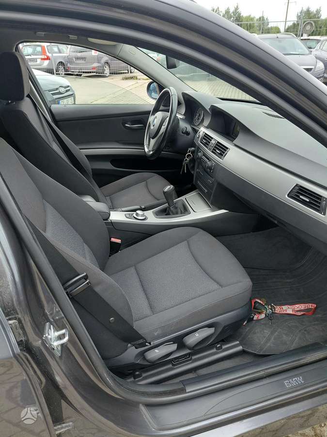 BMW 318 2006 — photo 10
