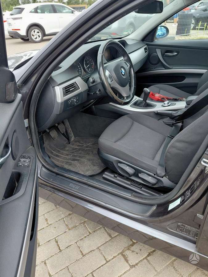 BMW 318 2006 — photo 14