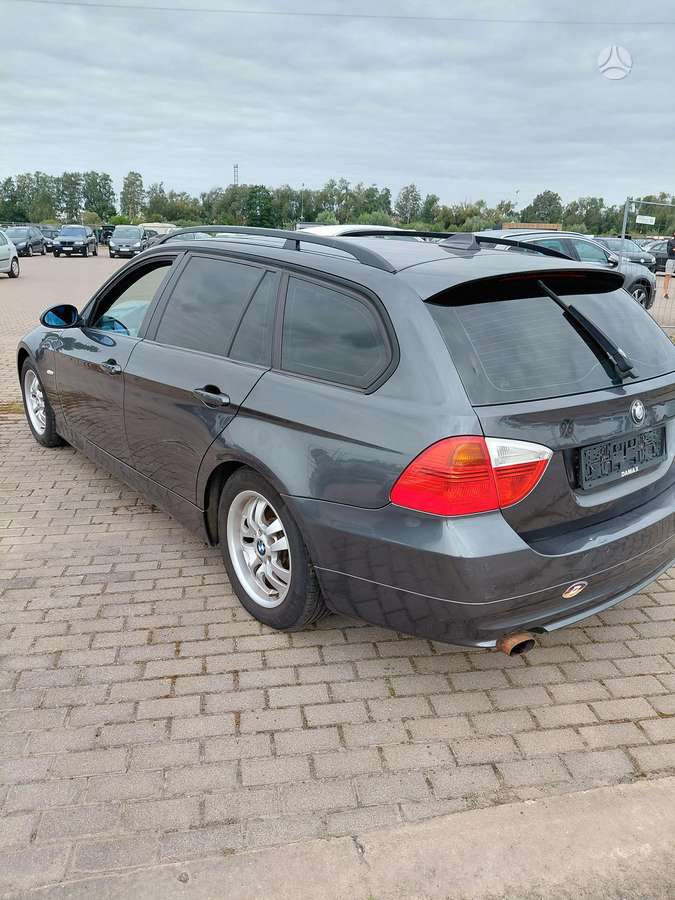 BMW 318 2006 — interior