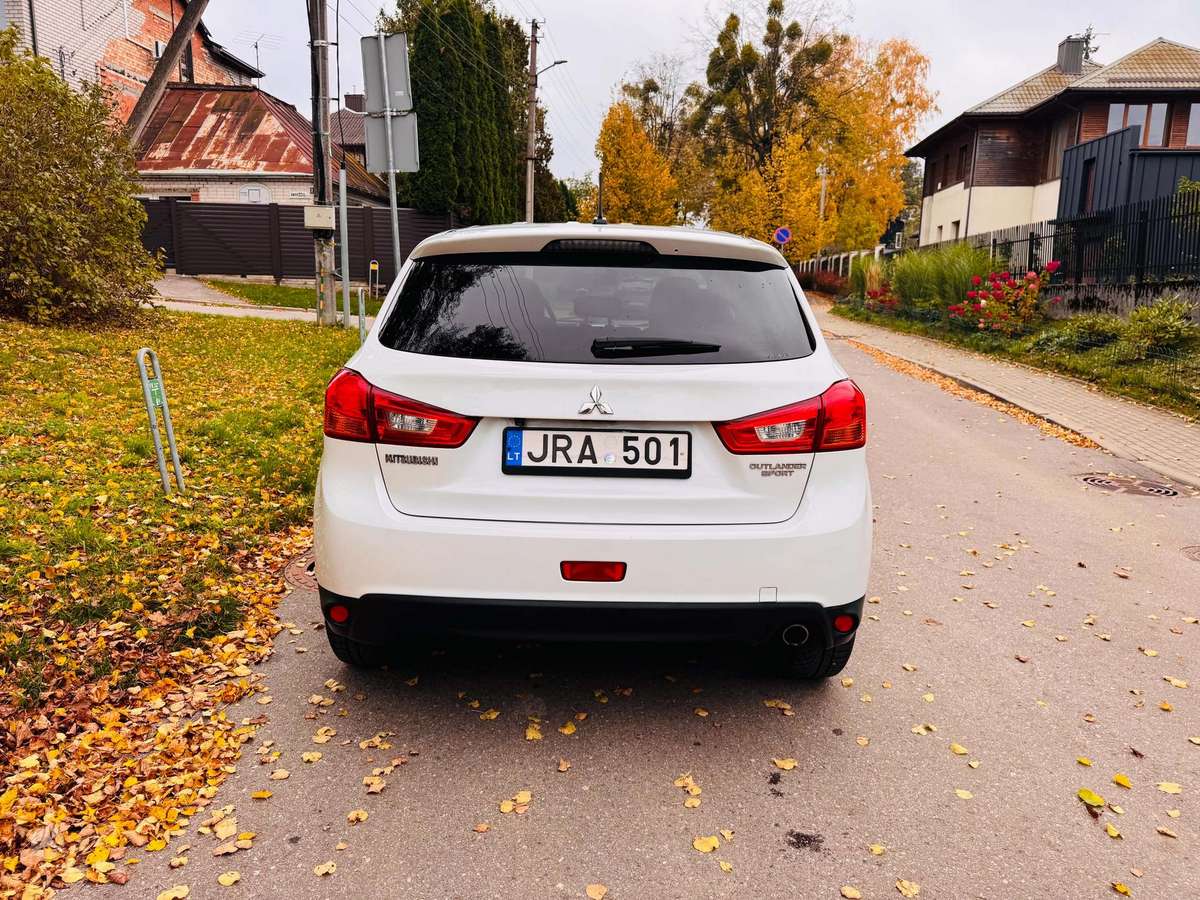 Mitsubishi ASX 2015 — вигляд ззаду