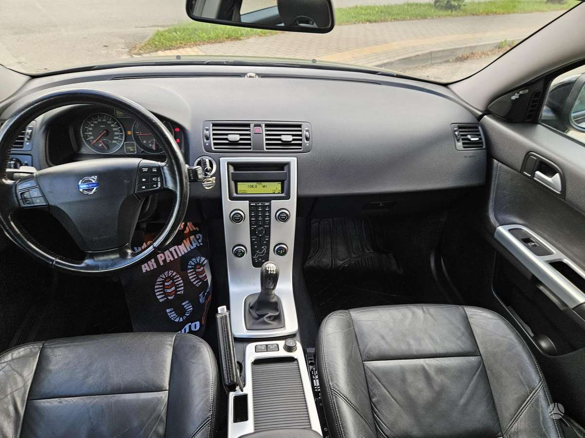 Volvo V50 2010 — photo 12
