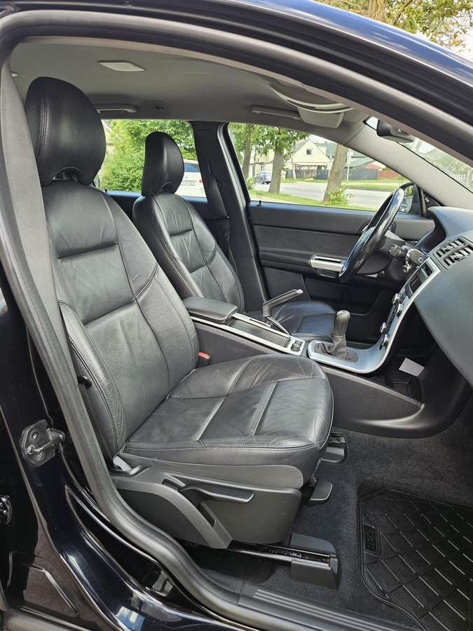 Volvo V50 2010 — photo 13