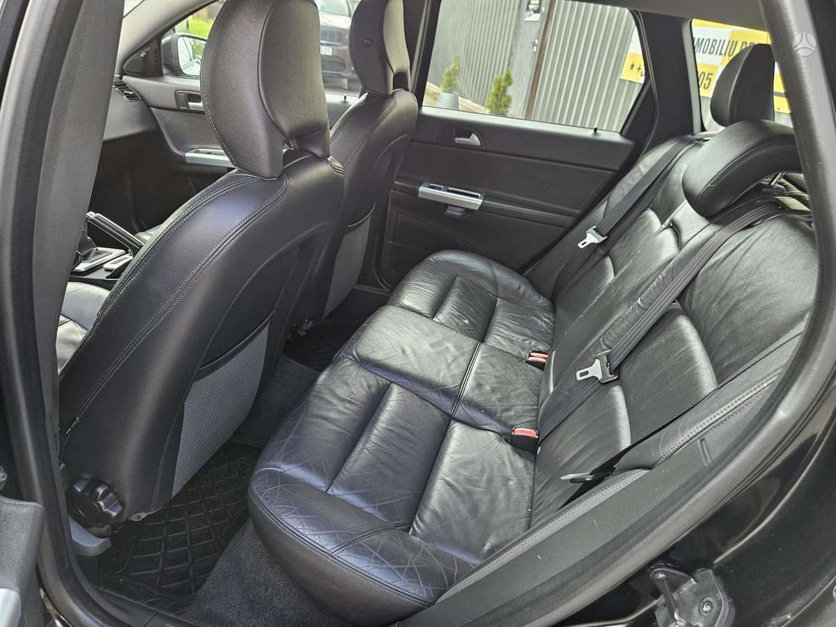 Volvo V50 2010 — photo 17