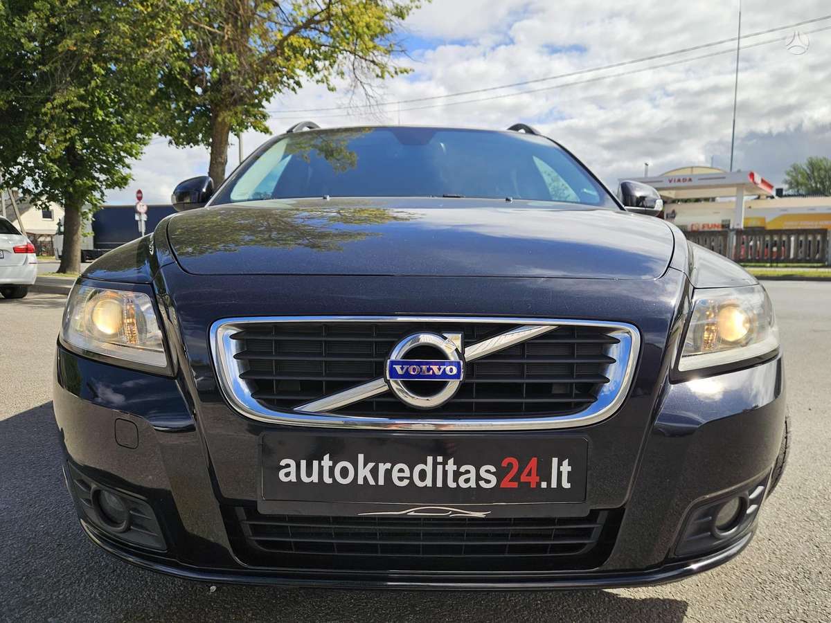 Volvo V50 2010 — rear view