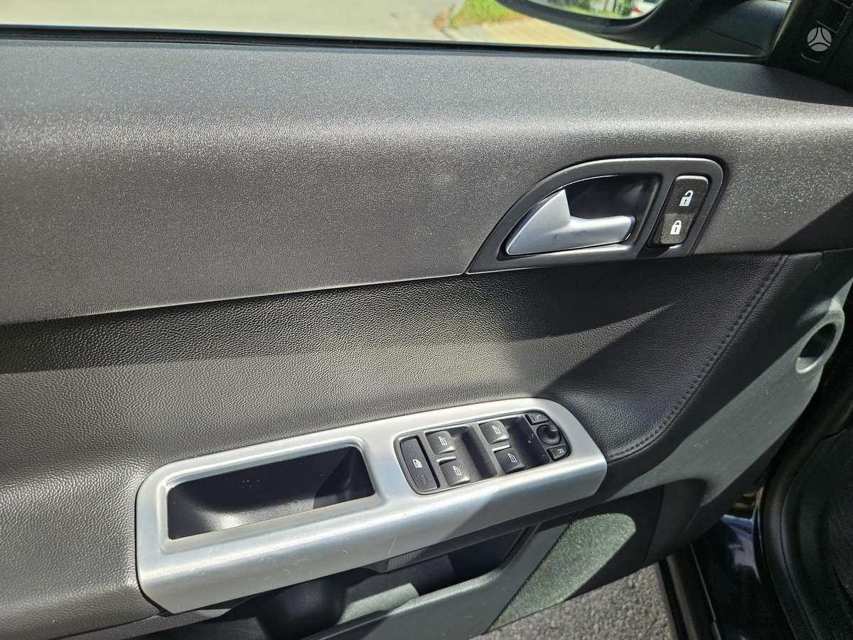 Volvo V50 2010 — photo 20