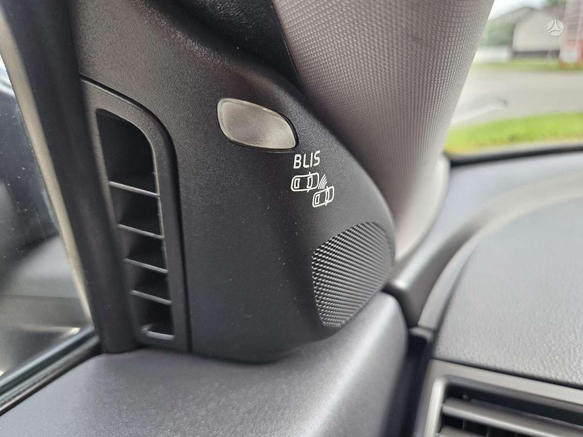Volvo V50 2010 — photo 21