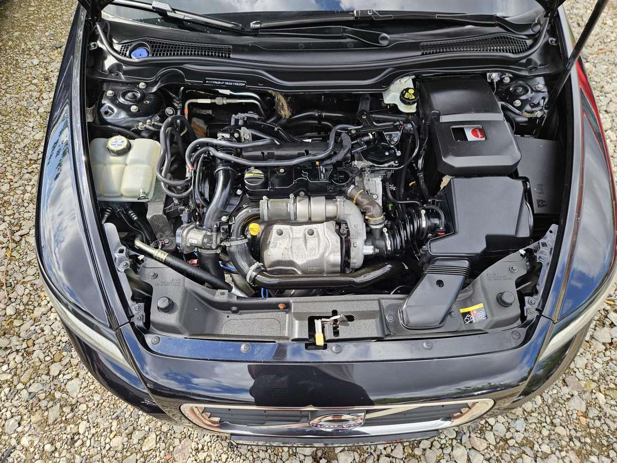 Volvo V50 2010 — photo 24