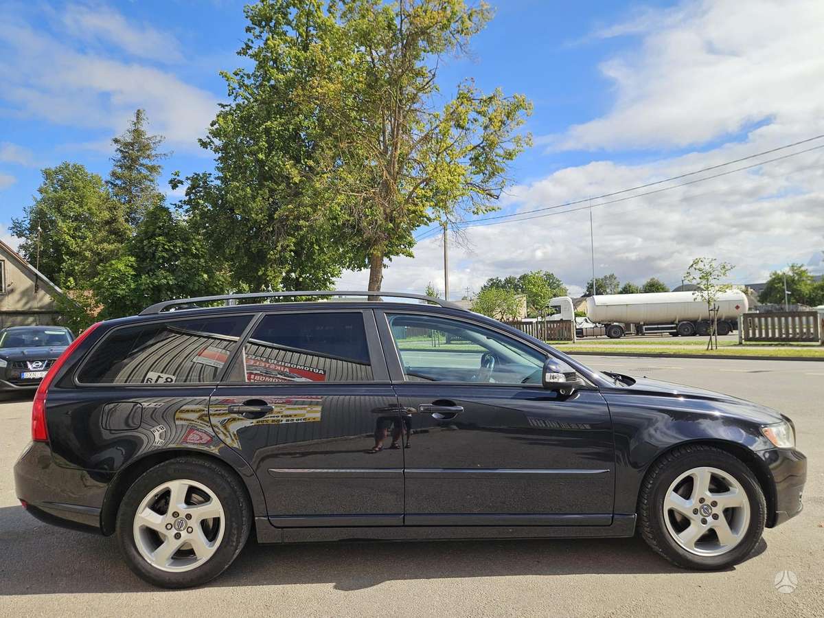 Volvo V50 2010 — photo 6