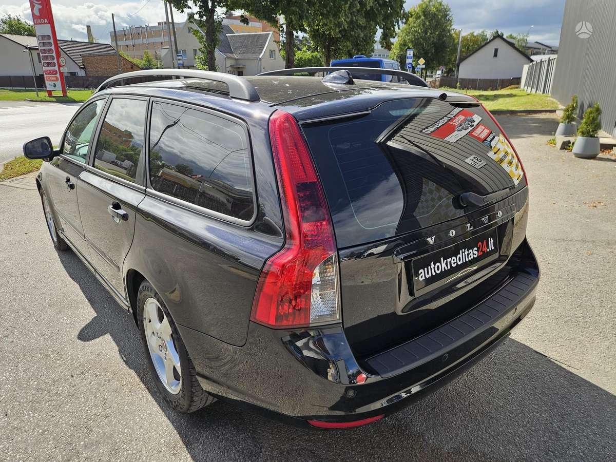 Volvo V50 2010 — photo 7