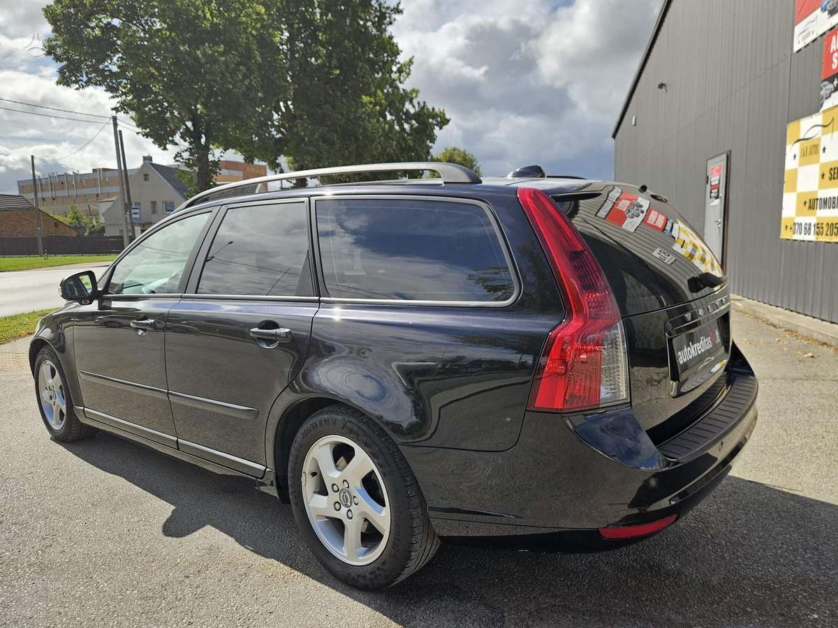 Volvo V50 2010 — photo 8
